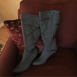 Grey suede boots with leather trim
